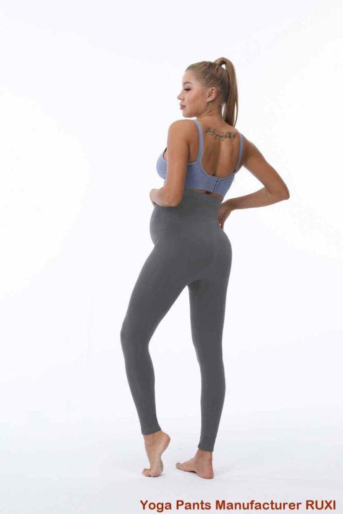 त्वरित सूखी कैपरी पैंट